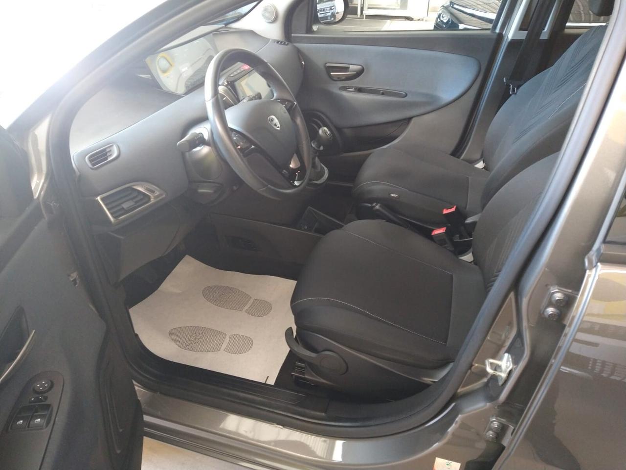 Lancia Ypsilon 1.0 FireFly 5 porte S&S Hybrid Ecochic Gold