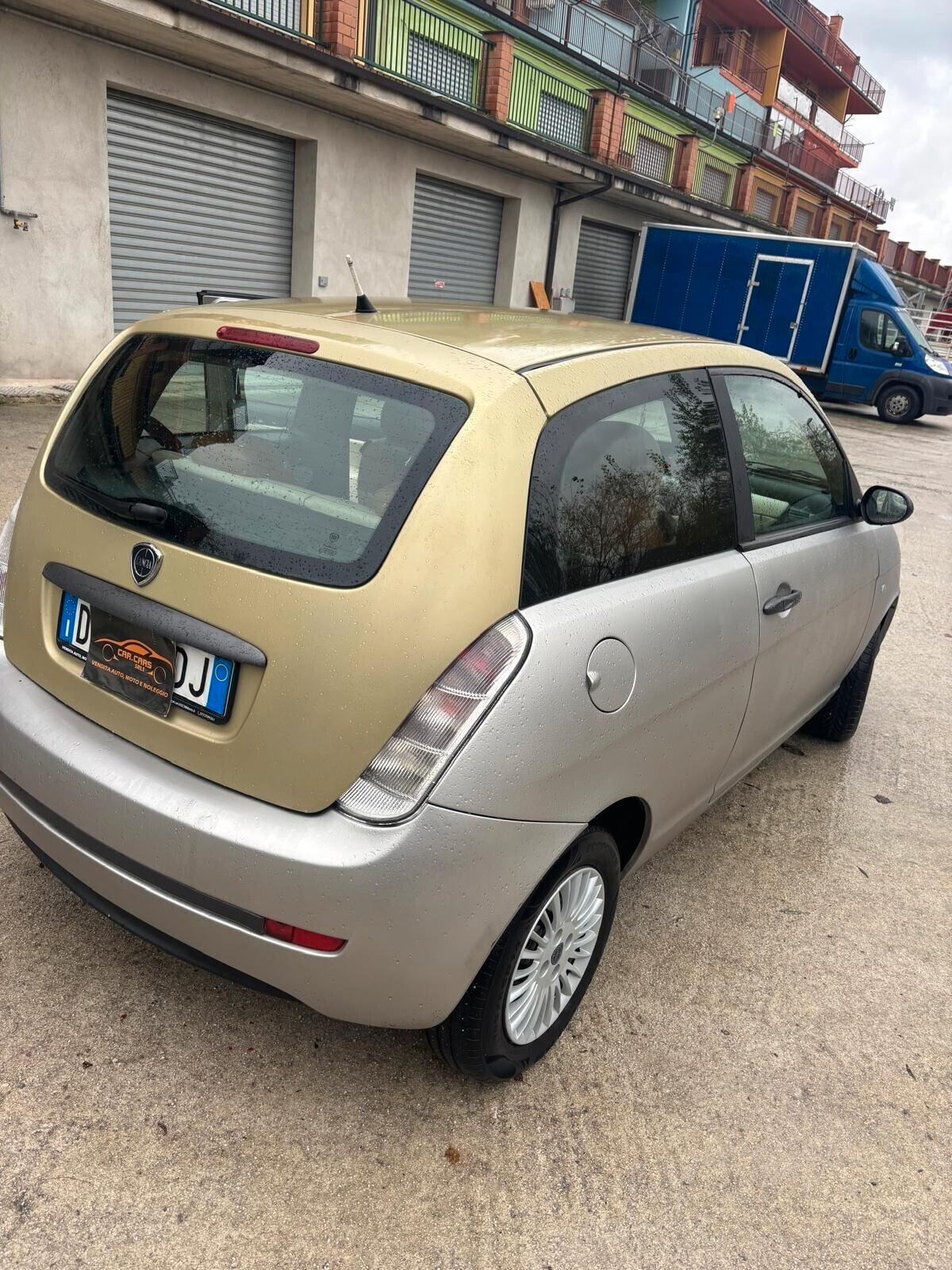 Lancia Ypsilon 1.3 MJT 75 CV Platino SATINATA