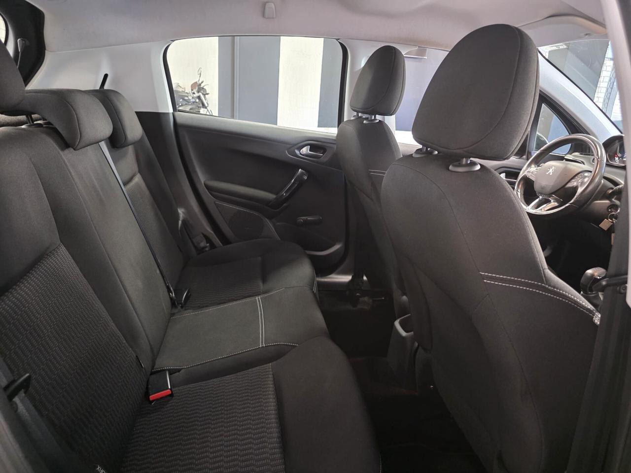 Peugeot 208 PureTech 82 5 porte Allure