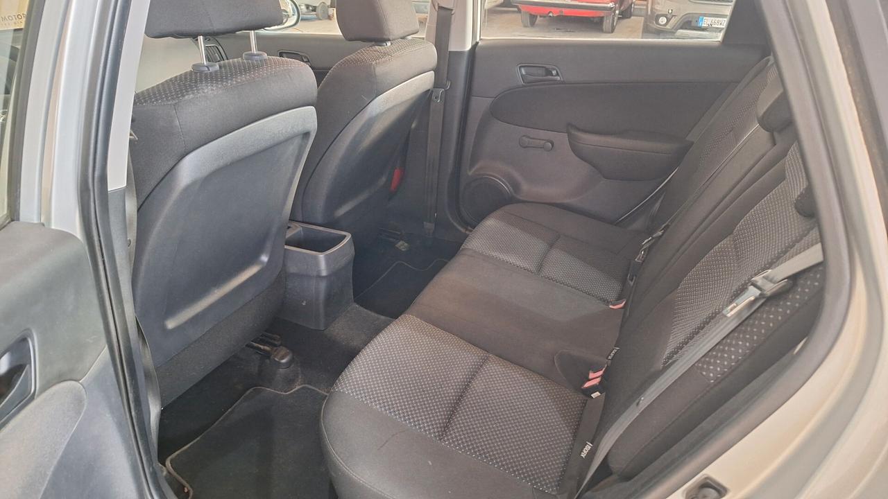 Hyundai i30 CW 1.6 CRDi VGT 16V 90CV