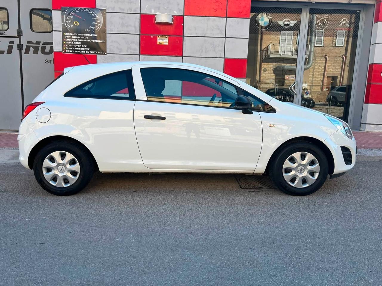 Opel Corsa 1.2 3 porte Selection