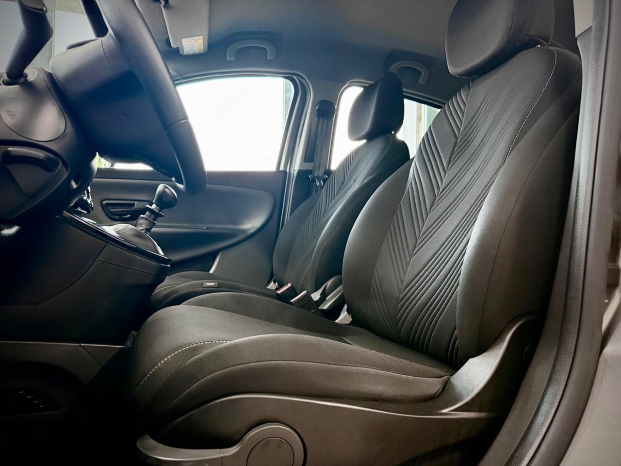 Lancia Ypsilon 1.0 FireFly 5 porte S&S Hybrid Gold