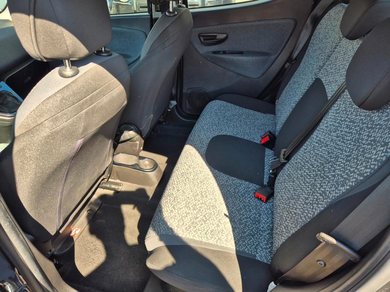 Lancia Ypsilon 1.0 FireFly 5 porte S&S Hybrid Ecochic Silver