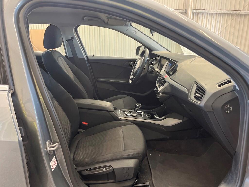 BMW 118i 136CV STEPTRONIC BUSINESS DESIGN ( FARI LED - BMW DIGITAL COCKPIT - CRUISE - NAVI - MIRROR - PARK ASSISTANT - TELECAMERA POST. - CERCHI 17 )