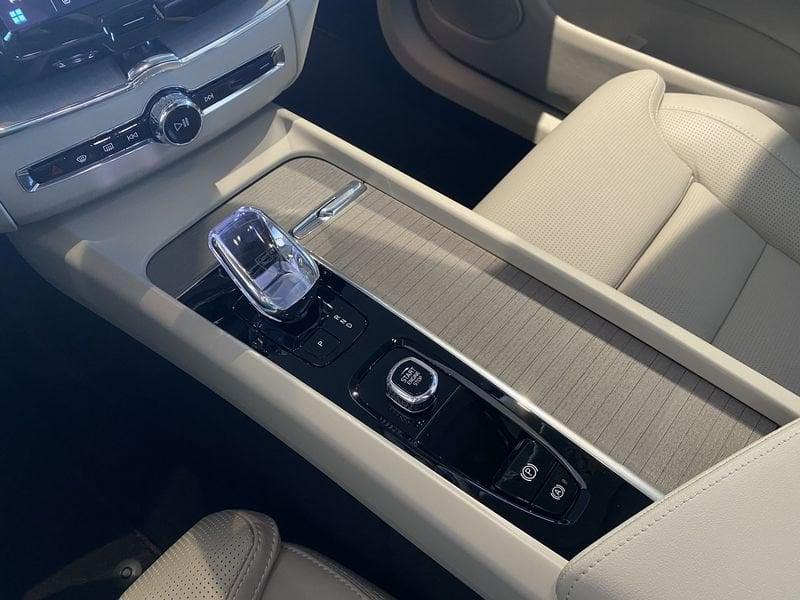 Volvo XC60 Recharge T6 253+145 CV AWD Plug-in Hybrid Automatica Recharge Ultra Dark