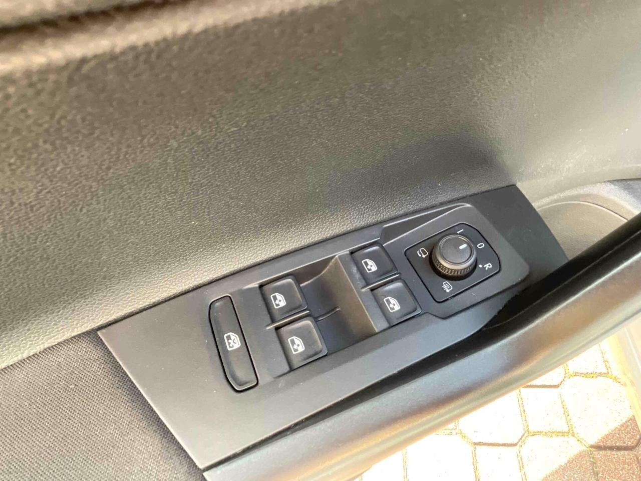 Volkswagen Polo 1.0 LIFE 80cv NEOPATENTATI