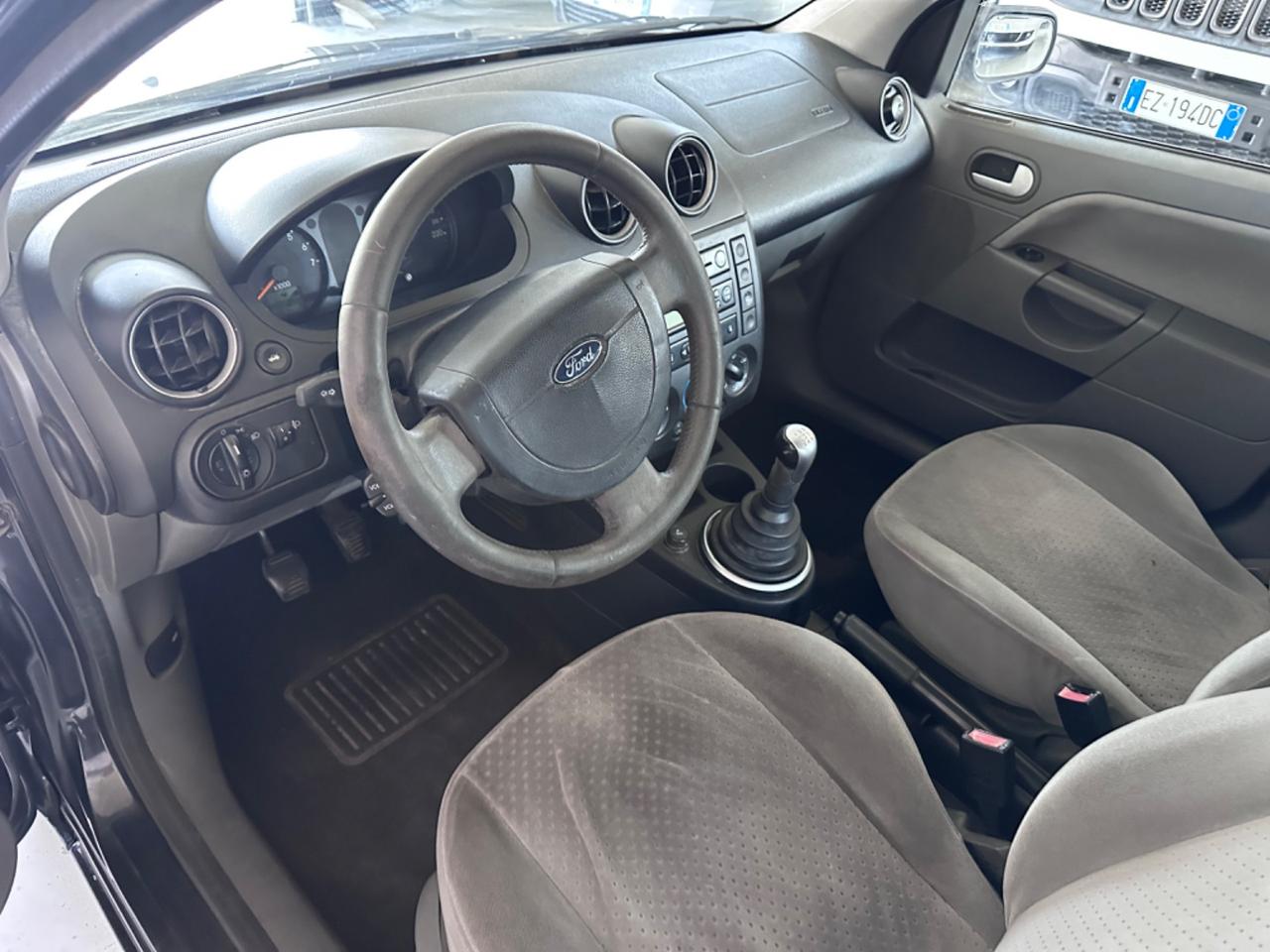 Ford Fiesta 1.4 16V 5p. Ghia