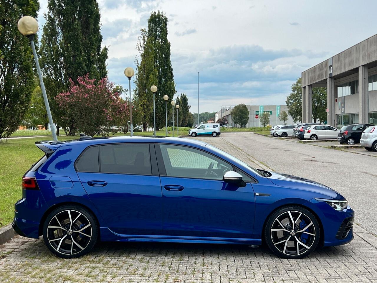 Volkswagen Golf 8 R 2.0 TSI DSG 4Motion AKRAPOVICH