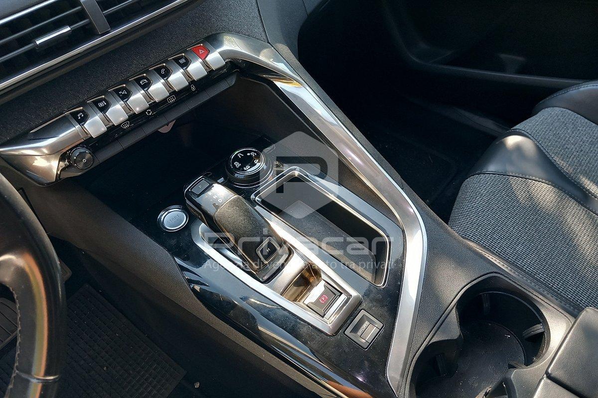 PEUGEOT 3008 BlueHDi 120 S&S EAT6 Allure