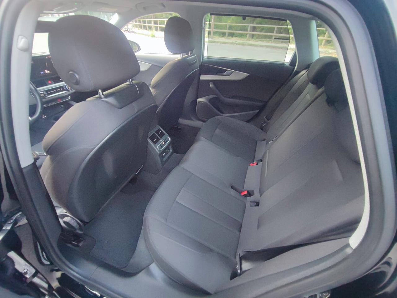 Audi A4 Avant 40 2.0 tdi S line edition 204cv s-tronic
