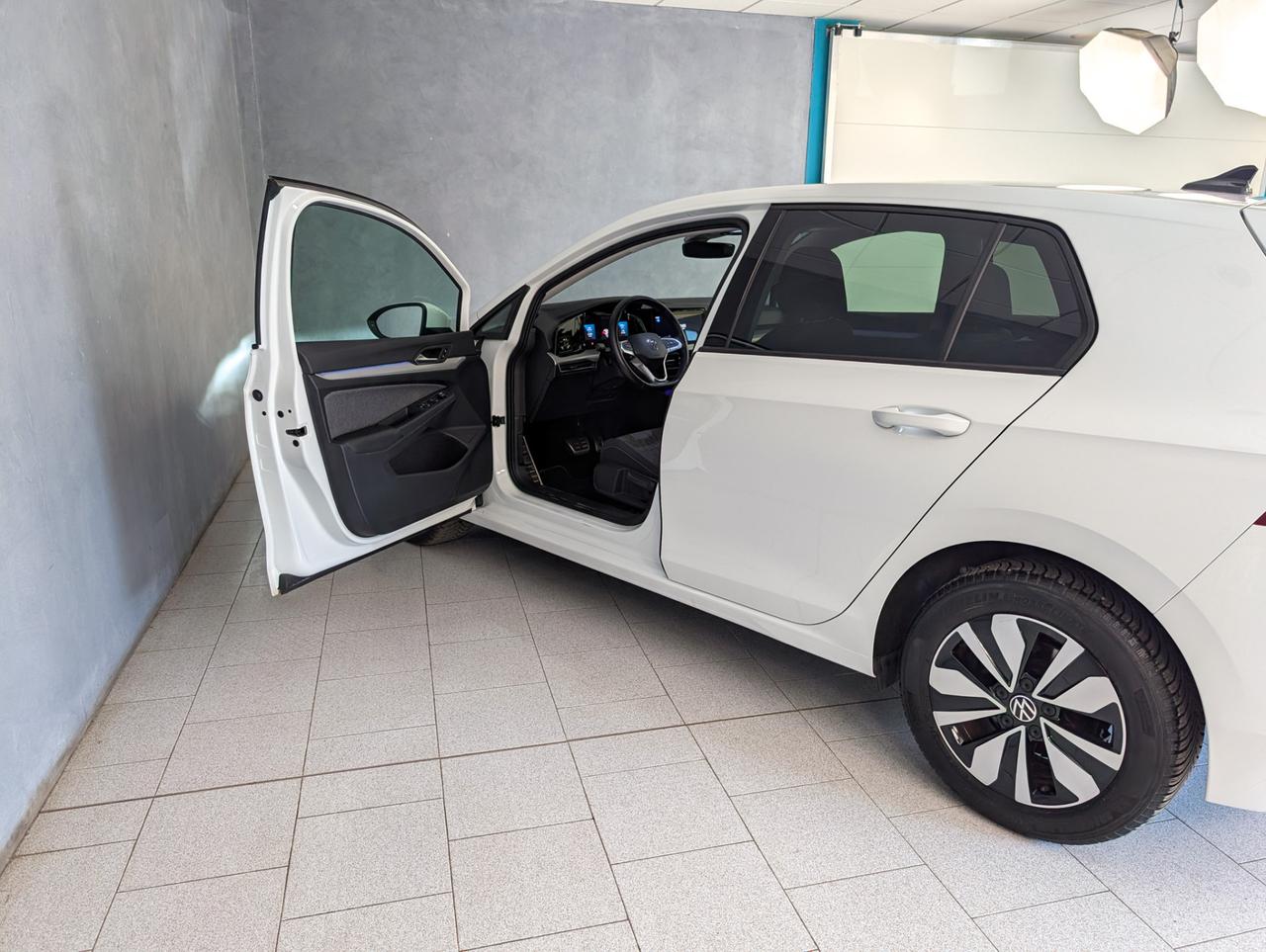 Volkswagen golf viii 1.0 eTSI 110cv DSG Life Move