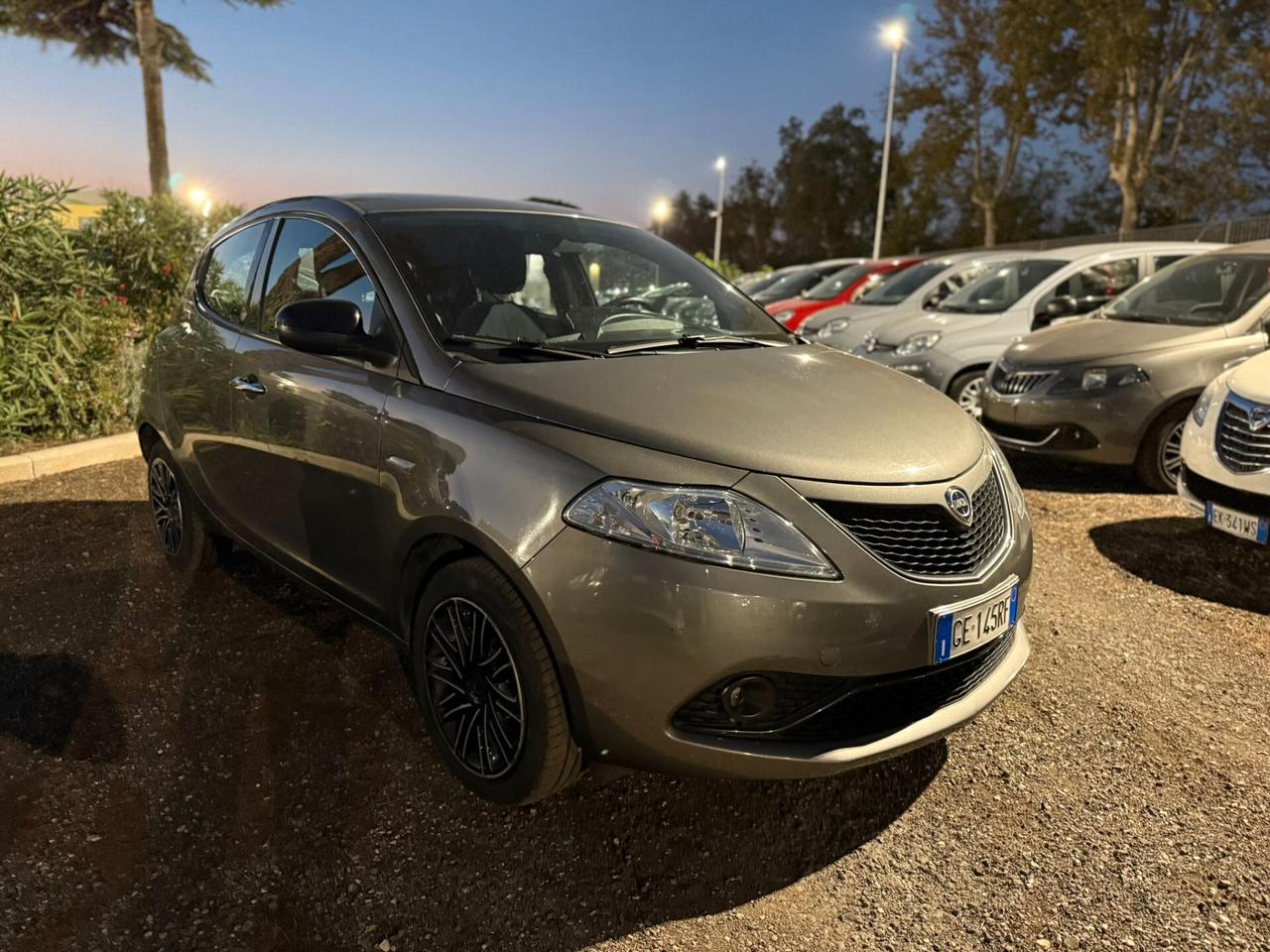 Lancia Ypsilon 1.0 FireFly 5 porte S&S Hybrid Ecochic Silver