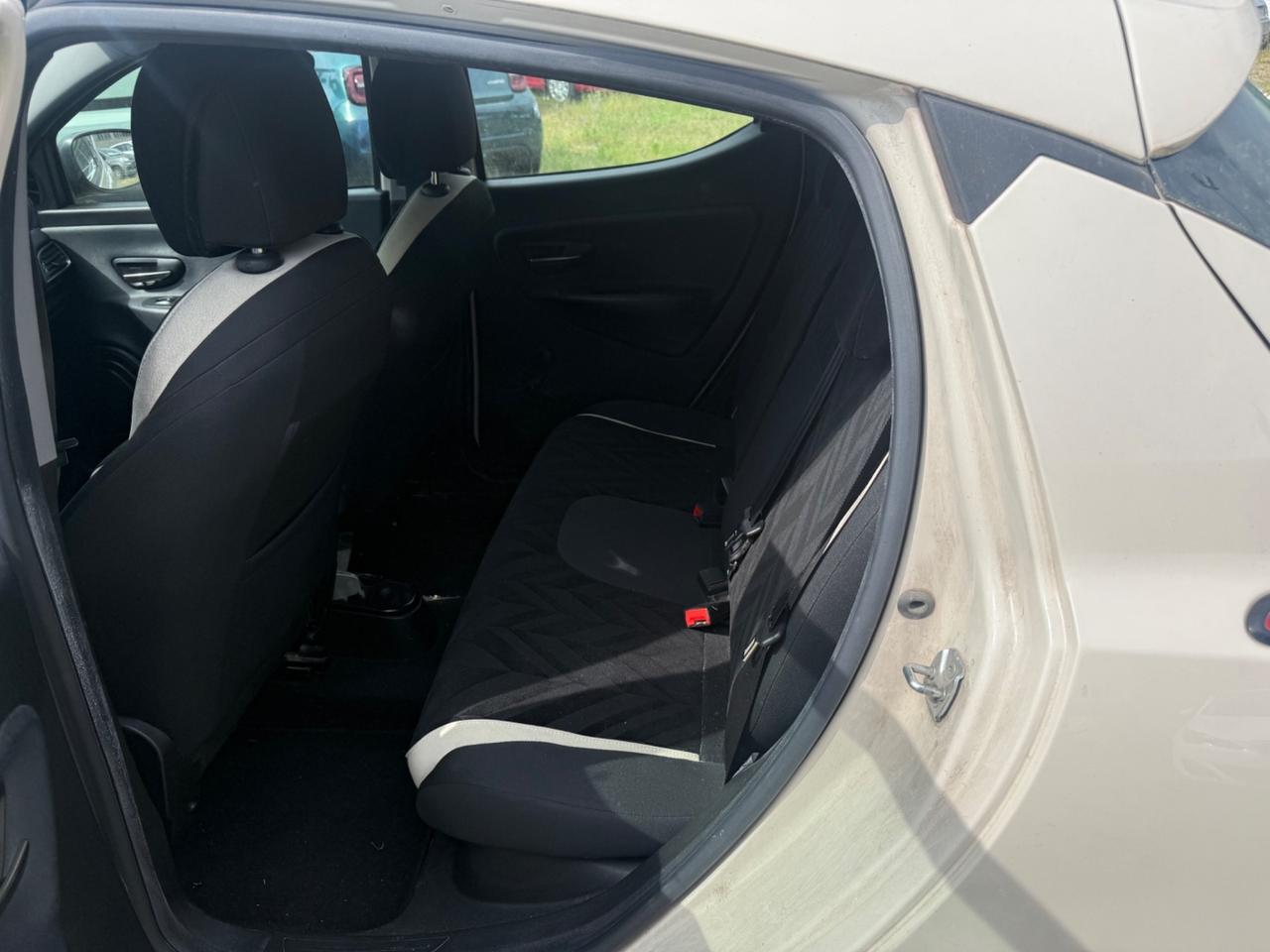 Lancia Ypsilon 1.2 69 CV 5 porte Platinum