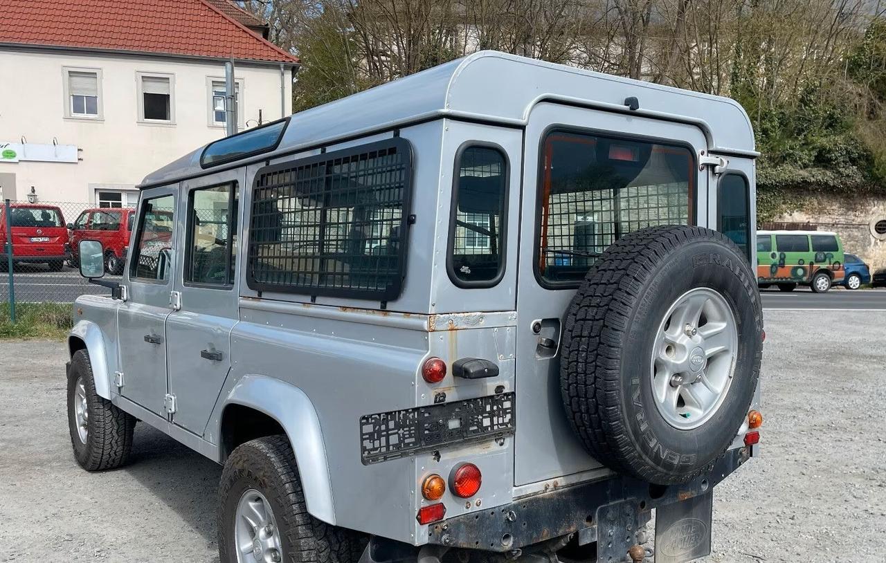 Land Rover Defender 110 Station Wagon 9 posti