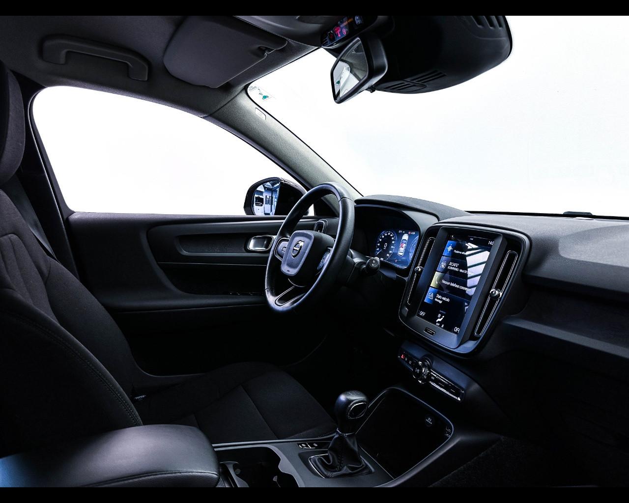VOLVO XC40 T2 Momentum Core