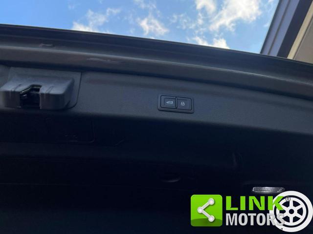 AUDI Q3 S-tronic S-line plug-in Hybrid Identity Black