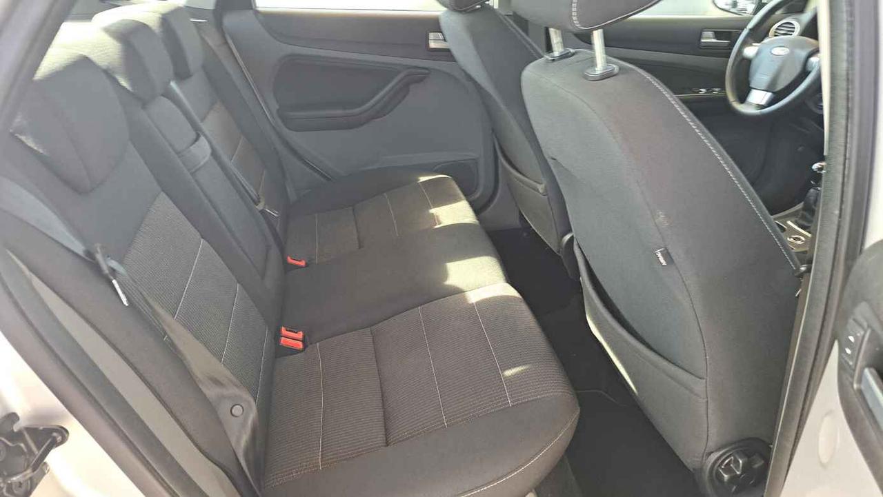 Ford Focus 1.6 (115CV) 5p. Bz.- GPL Titanium