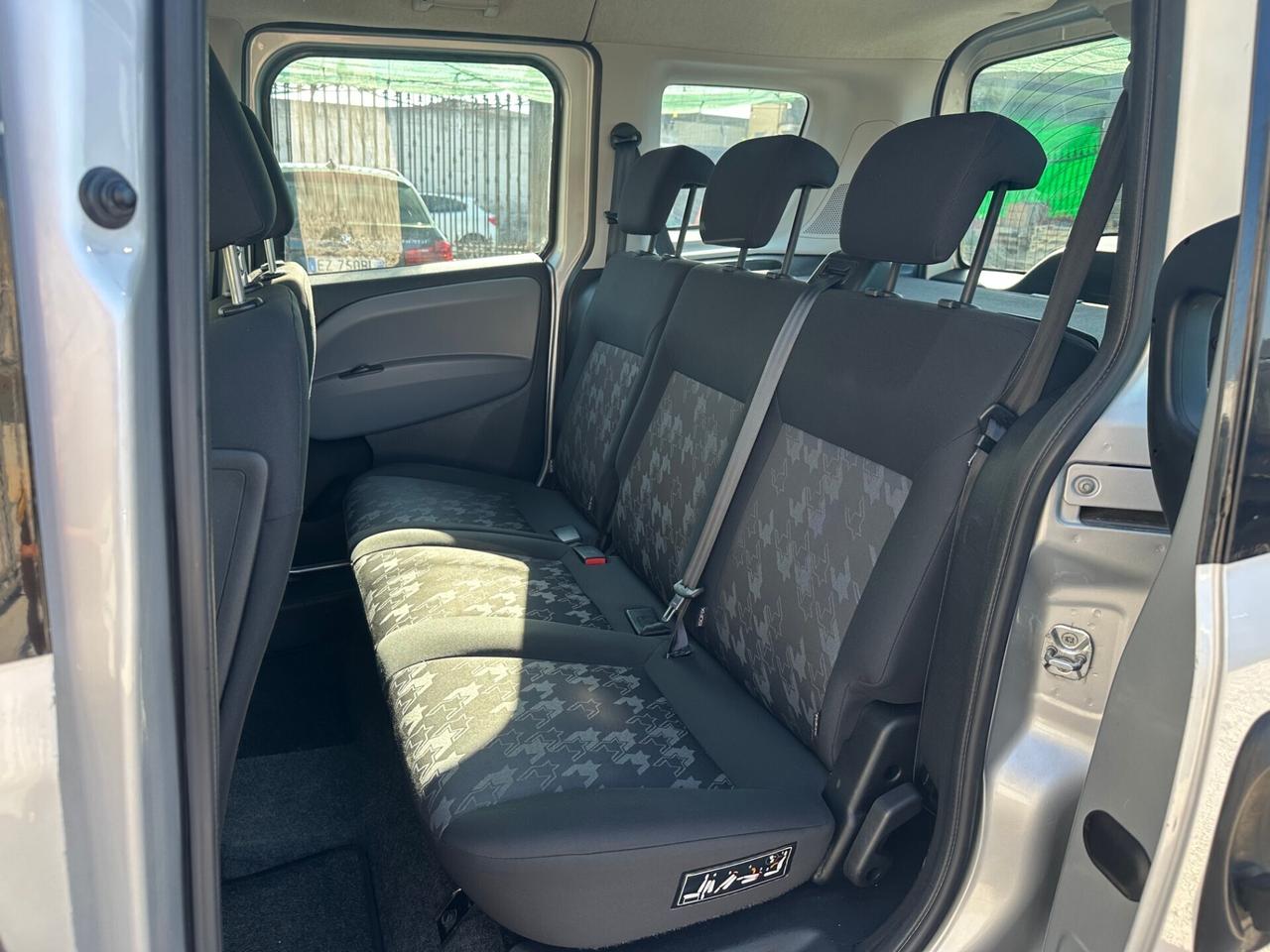 Opel Combo Tour 1.6 Diesel 90 Cv 2014 Vettura 5 Po