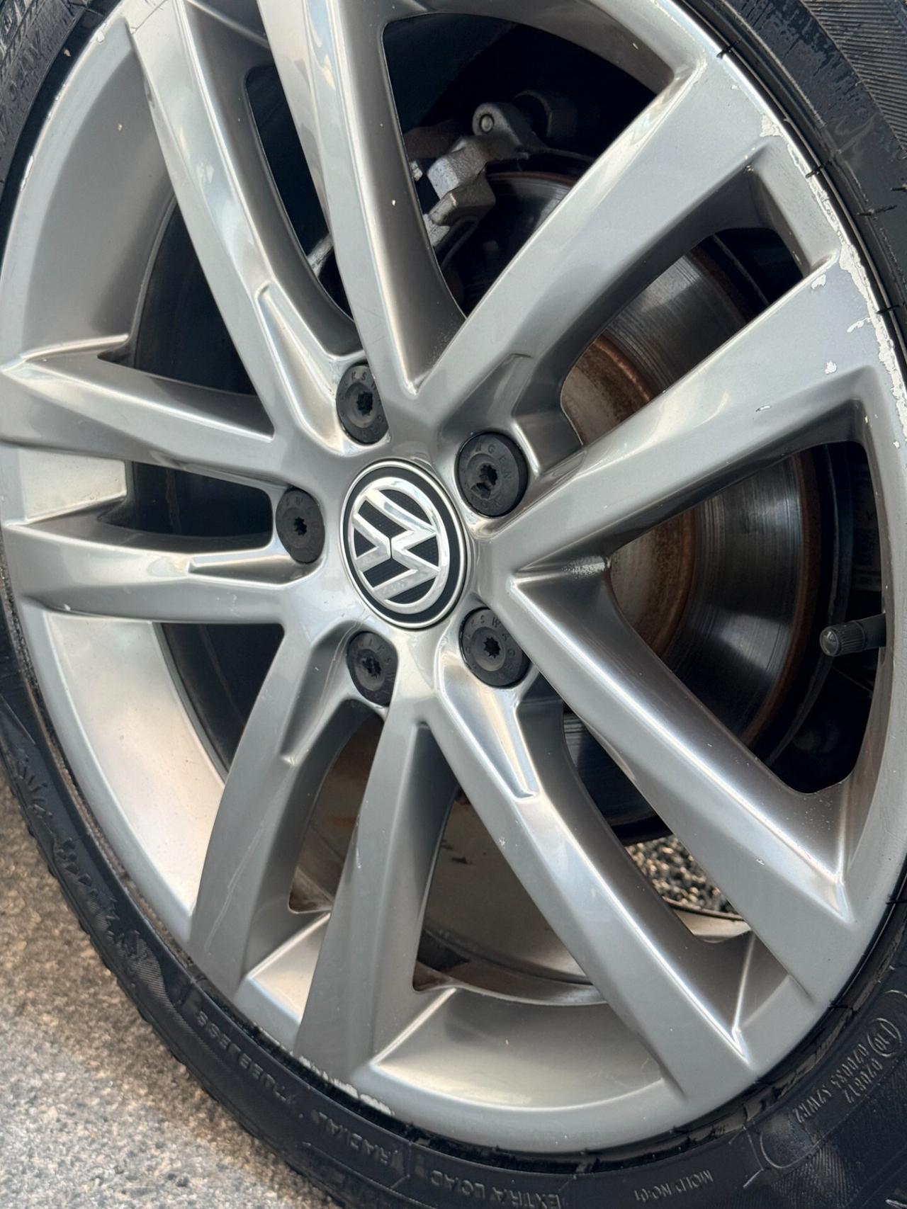 Volkswagen Golf 5p 1.6 tdi Highline 110cv dsg. R-LINE ,APPLE CARPLAY,ANDROID AUTO,BLUETOOTH,NAVI,FARI LED