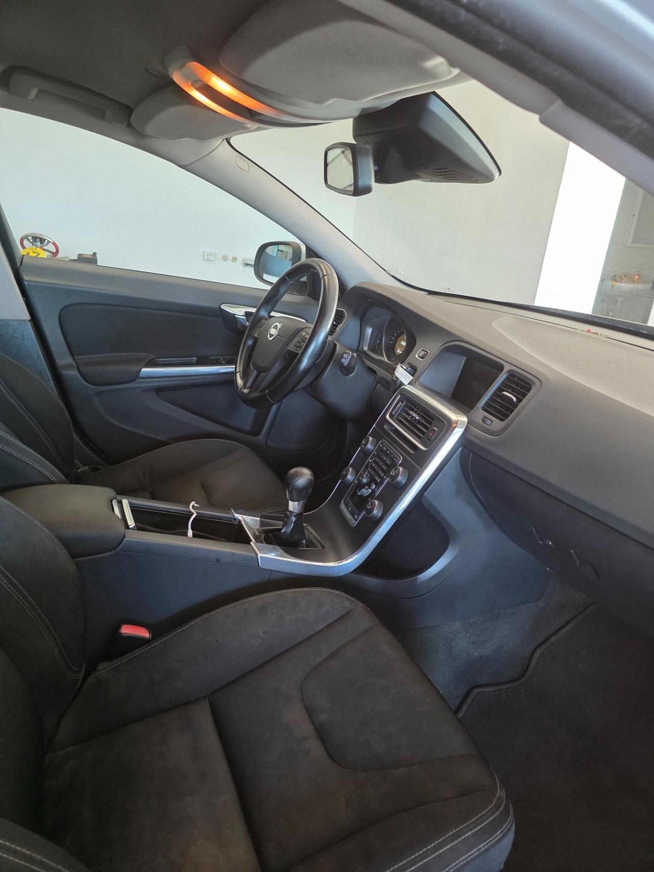 Volvo V60 D2 1.6 Momentum