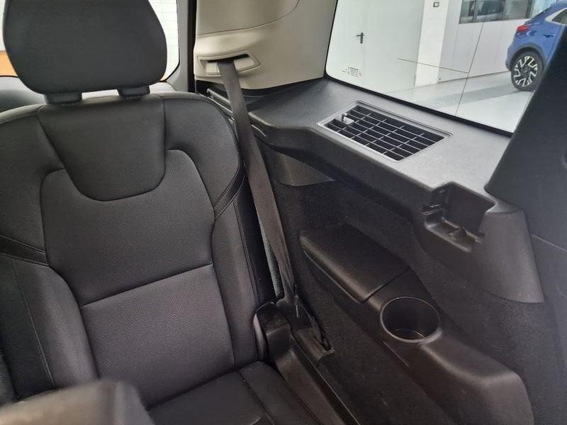 Volvo XC90 D5 AWD Geartronic 7 posti Momentum Euro 6 D-Temp