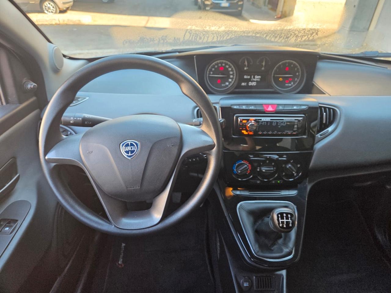Lancia Ypsilon 1.2 Silver 17.000 KM
