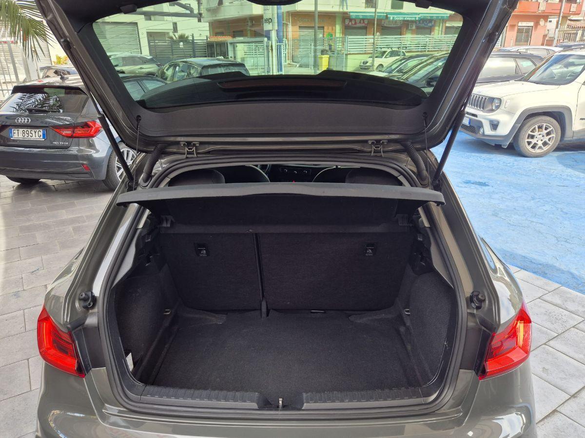 AUDI - A1 Sportback - A1 SPB 30 TFSI Identity Black