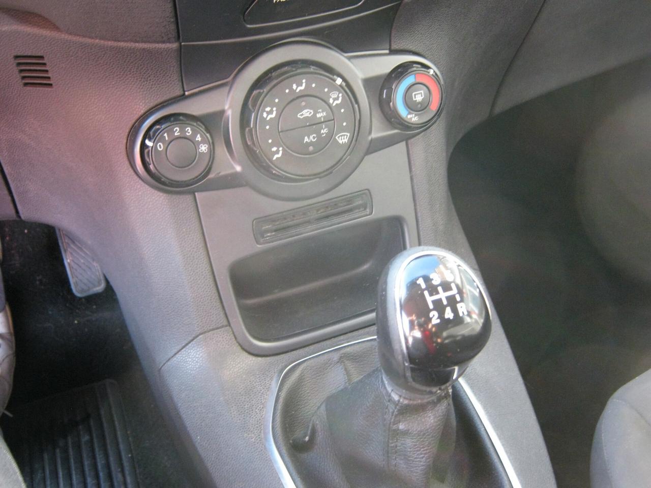 Ford Fiesta 1.5 TDCi 75CV 5 porte Titanium