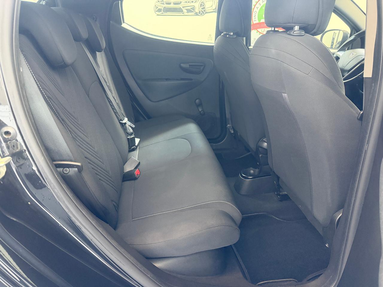 Lancia Ypsilon 1.0 FireFly 5 porte Posti S&S Hybrid Ecochic Gold