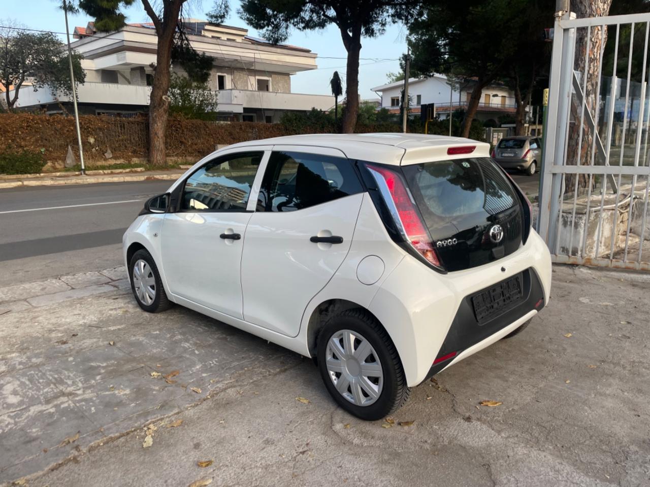 Toyota Aygo 1.0 VVT-i 69 CV 5 porte x-cool