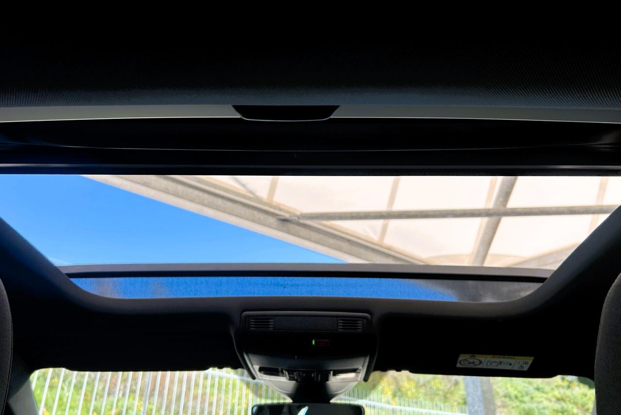 Volkswagen Taigo 1.0 TSI 110 CV R-Line (TETTO)