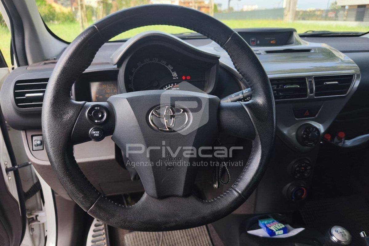 TOYOTA iQ 1.0 Sol