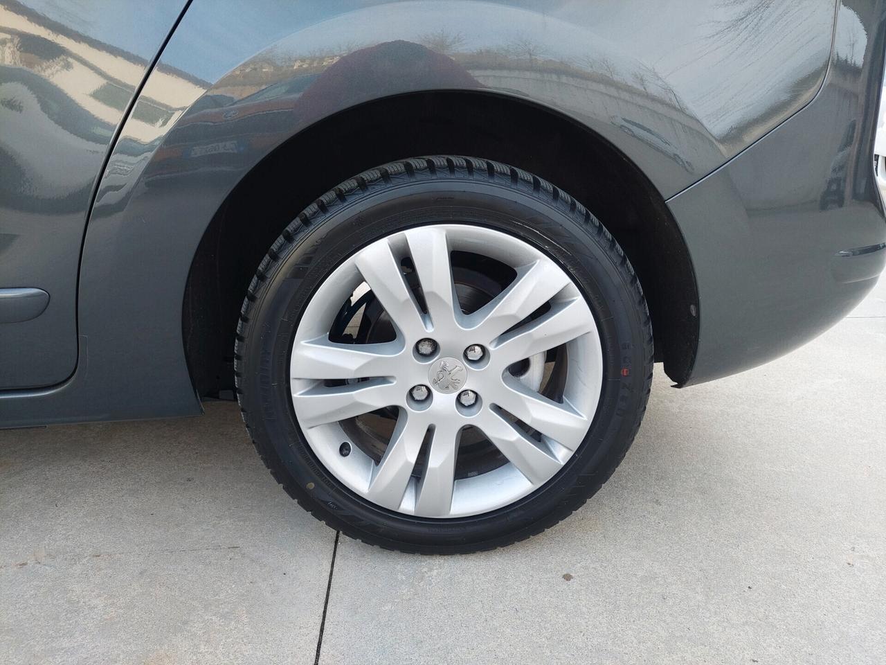 Peugeot 5008 1.6 HDi 110CV 80.000km 7posti