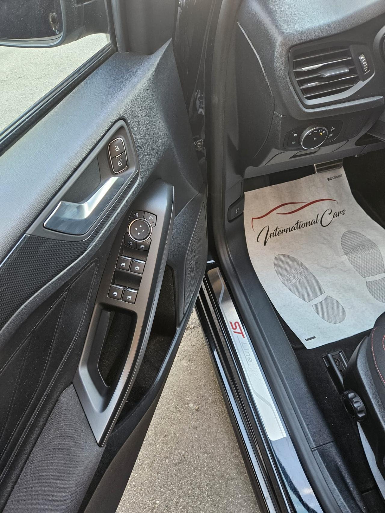 Ford Focus 1.5TDCi 120cv STLine TETTO Automatica