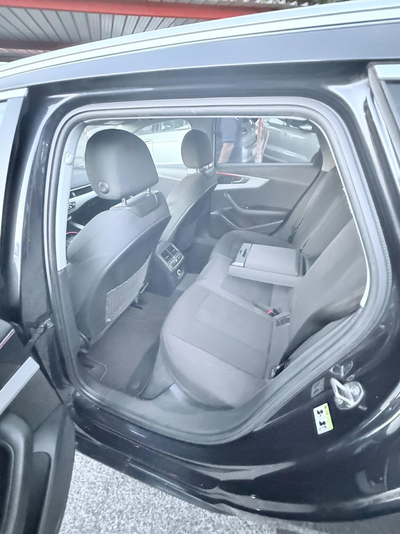 A4 Avant 2.0 TDI 150 CV S tronic- S-line-iva esposta