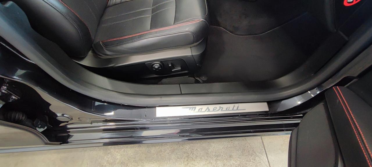 Maserati Ghibli V6 430 CV Q4 Gransport
