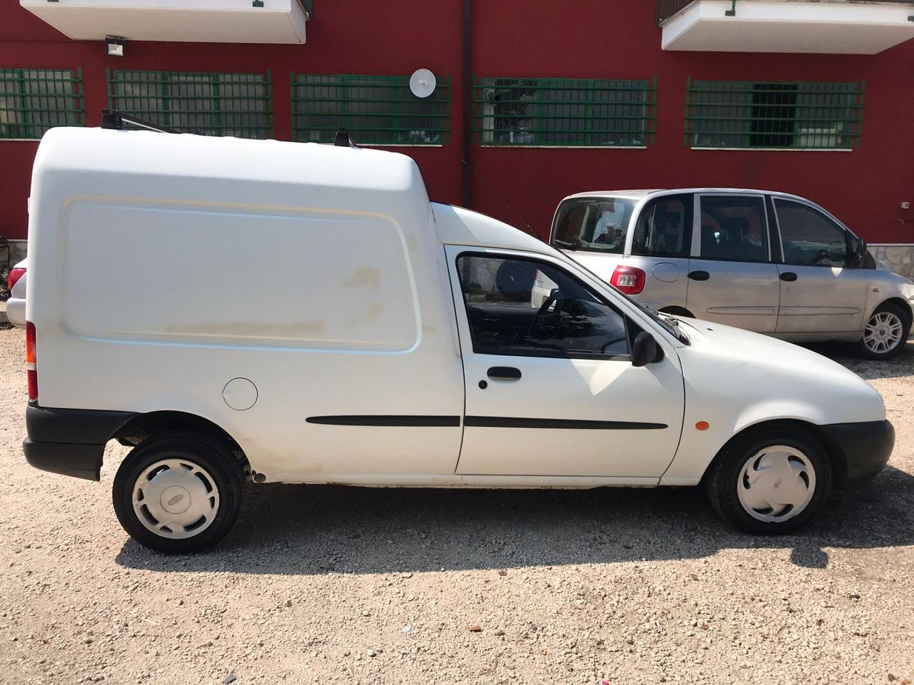 Ford Courier 1.8 diesel 60 cv cat Van