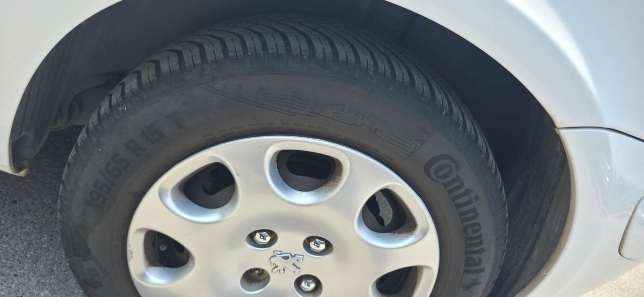 Peugeot 307 1.4 16V 5p. XS neopatentati