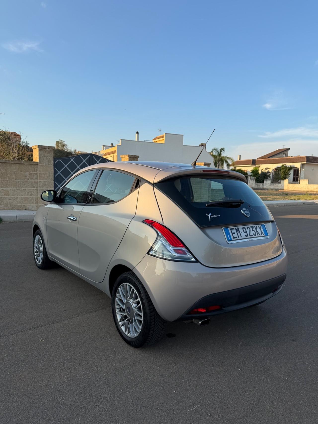 Lancia Ypsilon 1.2 69 CV 5 porte S&S Silver