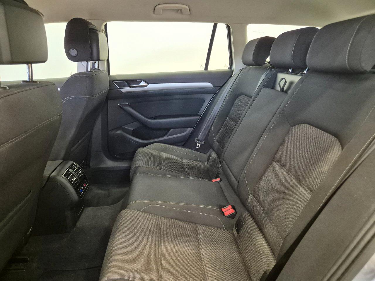 Volkswagen Passat Variant 1.6 tdi Business 120cv - NEOPATENTATI - ACC/Lim - Carplay - Sens. Park.