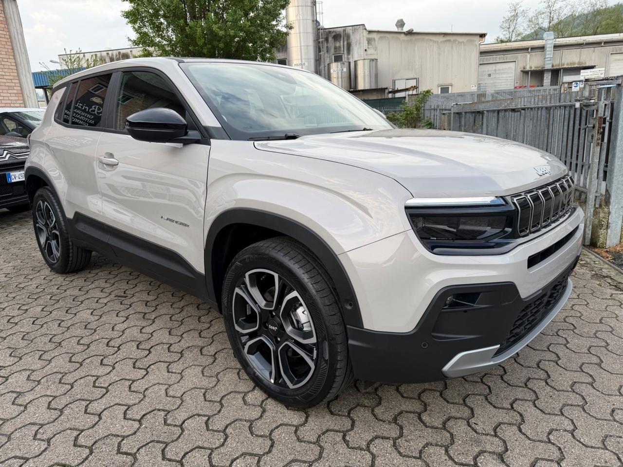 Jeep Avenger 1.2 Turbo 100 CV MHEV Summit