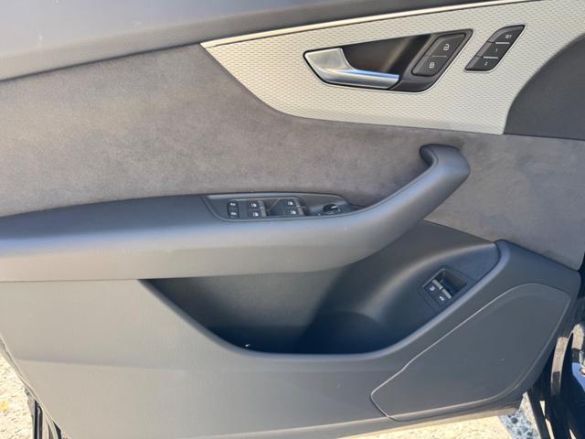 AUDI Q8 SUV TFSI e quattro 290 kW tiptronic S line edition