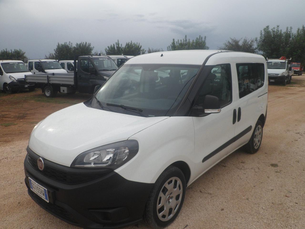 Fiat Doblo 5 posti autocarro