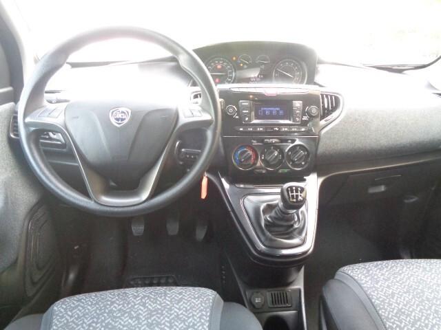 Lancia Ypsilon 1.0 FireFly 5 POSTI S&S Hybrid Silver