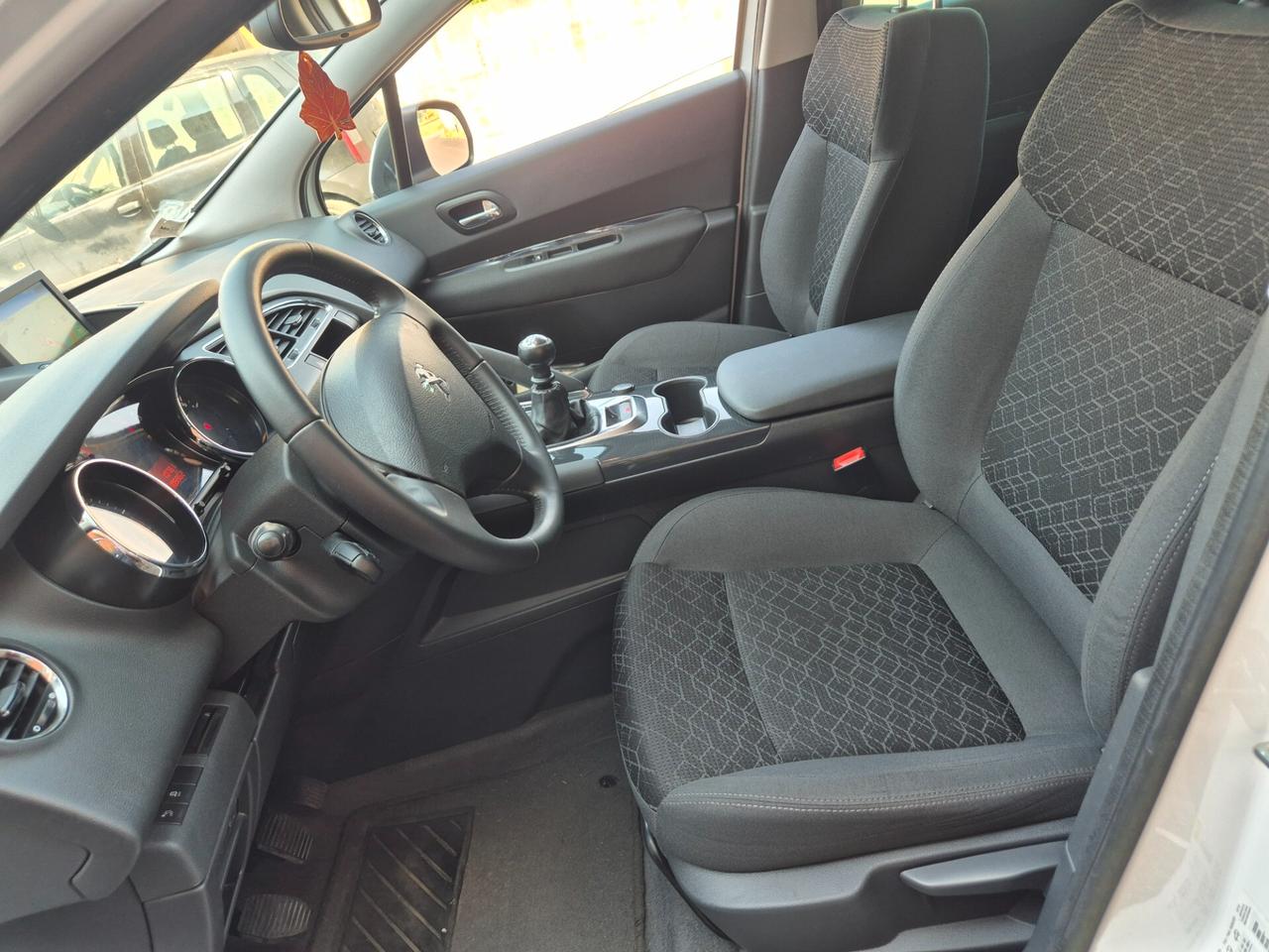 Peugeot 3008 1.6 HDi 115CV Business
