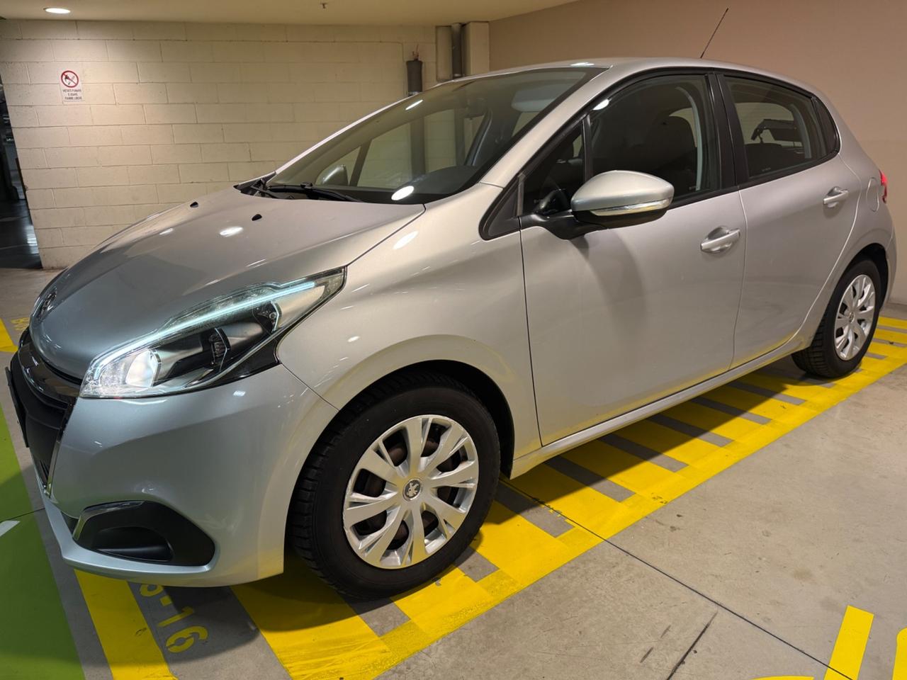Peugeot 208 1.2 Benzina (leggermente grandinata)