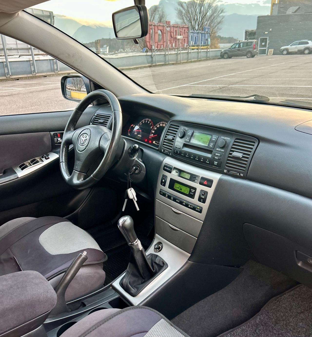 Toyota Corolla 1.6 Benzina 5 porte Neopatentati