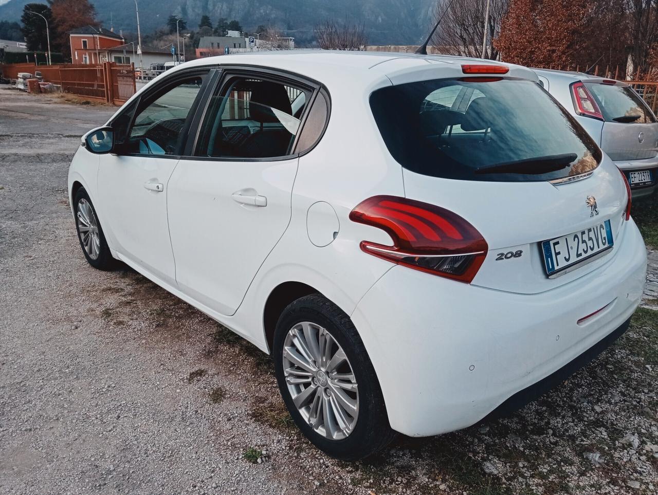 Peugeot 208 PureTech 82 5p. GPL Access