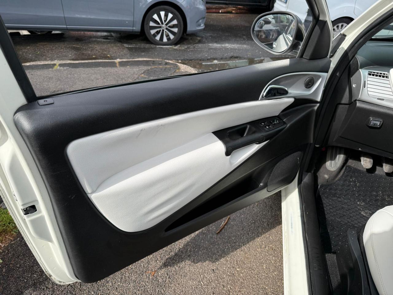Lancia Ypsilon 1.4 Diva Ecochic GPL 2011