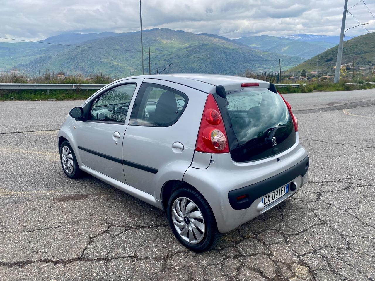 Peugeot 107 1.0 68CV 5p. Benzina